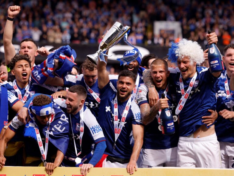 Ipswich Town logró su segundo ascenso consecutivo y vuelve a la Premier League después de 22 años, con el apoyo de Ed Sheeran