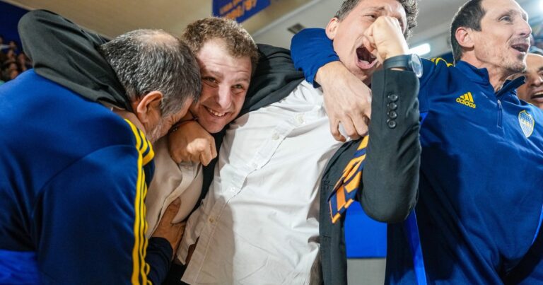 Riquelme habló con el DT del básquet tras el título: “Es un placer para mí” :: Olé