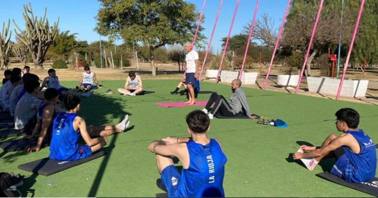 Yoga y naturaleza, el entrenamiento poco convencional de Riachuelo :: Olé